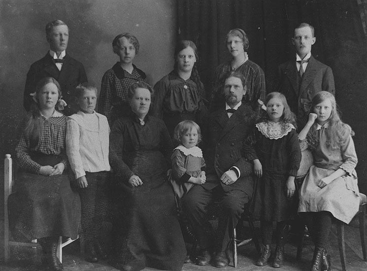 Foto av Erik Gustaf Forsells familj ca. 1916 -1...