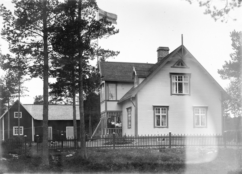 Albin Erikssons hus (släktträff) senare köpt av...