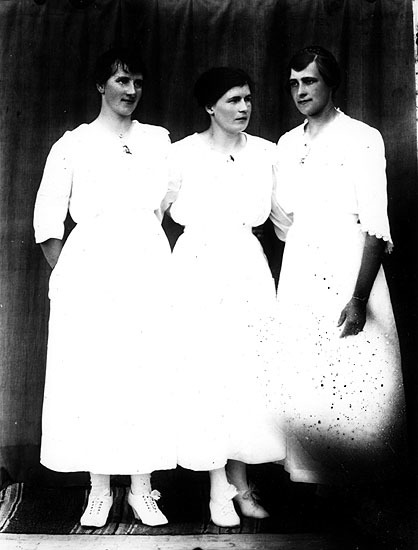 Från vänster: Sanna Näslund, Ebba Hellgren, gif...