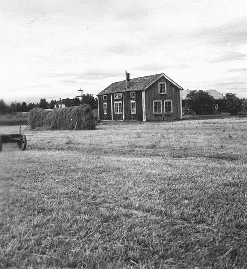 Helmer Nilsson. Huset baksida och gavel.