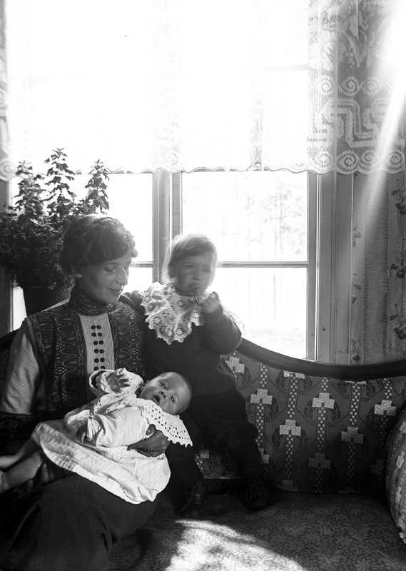 Gunhild Karlsson med barnen, Gunnar kantor, Gös...