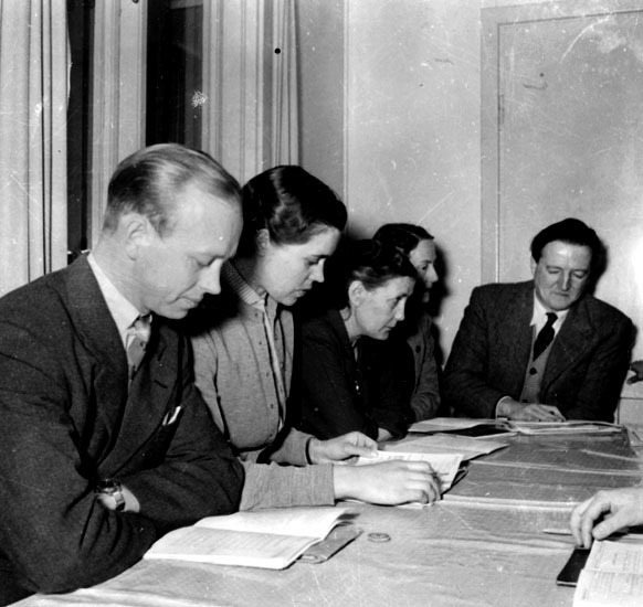 Studiecirkel i Dalasjö, 1958. Från vänster Alex...