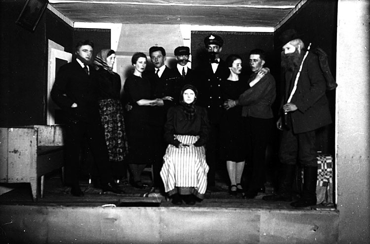 Amatörteater i Renholmen. Foto omkring 1925. De...