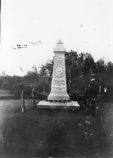 Döbelns park. Dunckers monument.