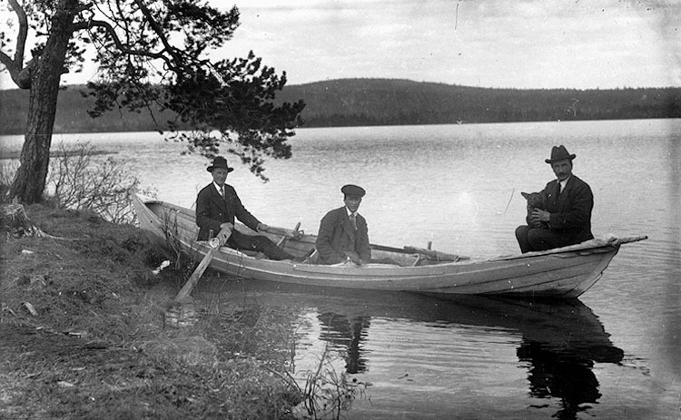 Olle, Knut och Albert Öberg i stora Bastuträsket.