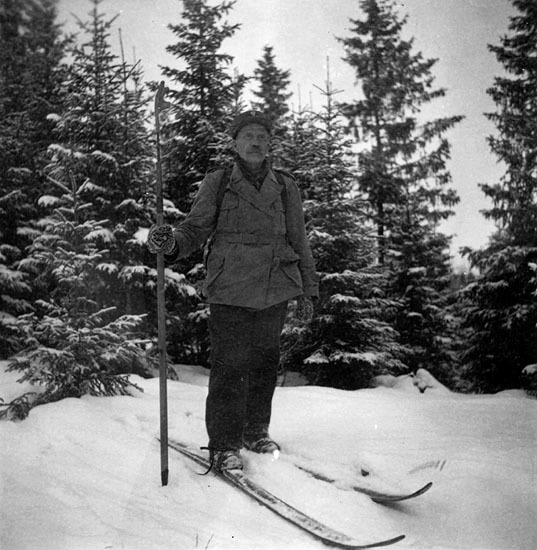 Petrus Holmgren, Vardofjäll, åker skidor med et...
