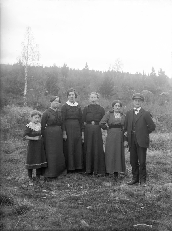 Från vänster: Agda Forsvall, gift med Ruben Biv...