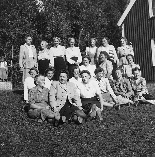 Damerna från Skansholm syförening vid Borkajaur...