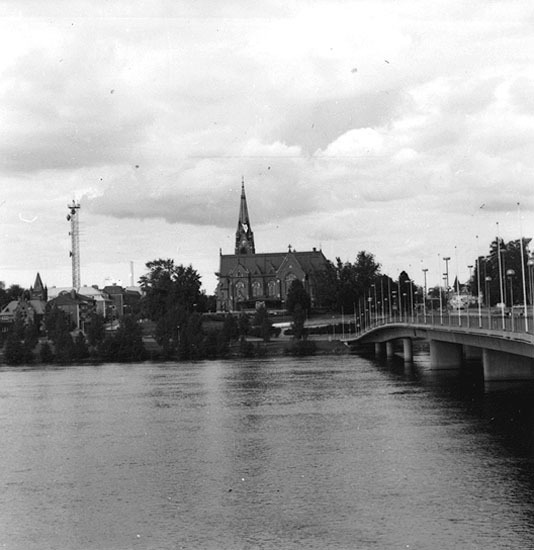 Umeå stads kyrka. Foto från Teg, sommaren 1991.