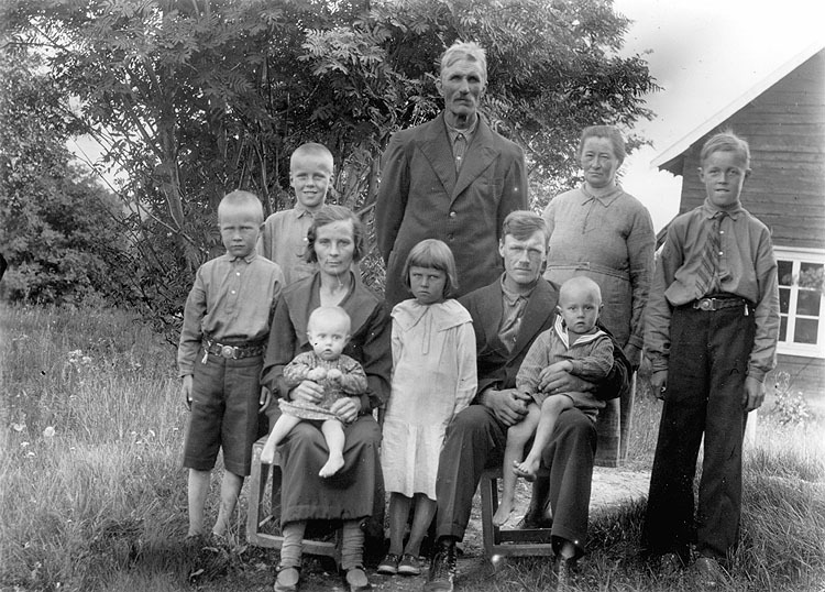 Familjen Ludvig Karlsson tillsammans med farfar...