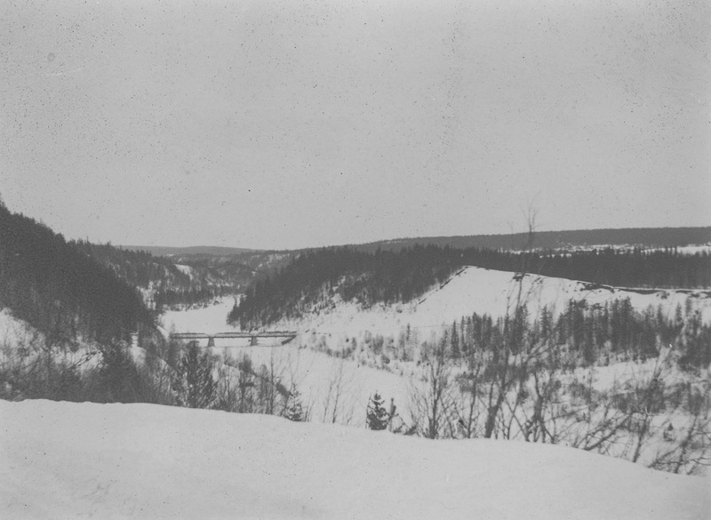 Bron över Öre älv vid Bjurholm 1 april 1900.