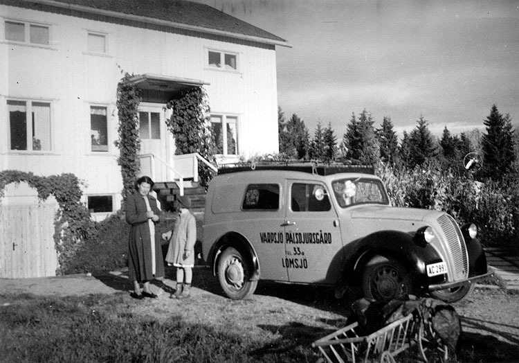 Verner och Hermine Svenssons gård, 1952.