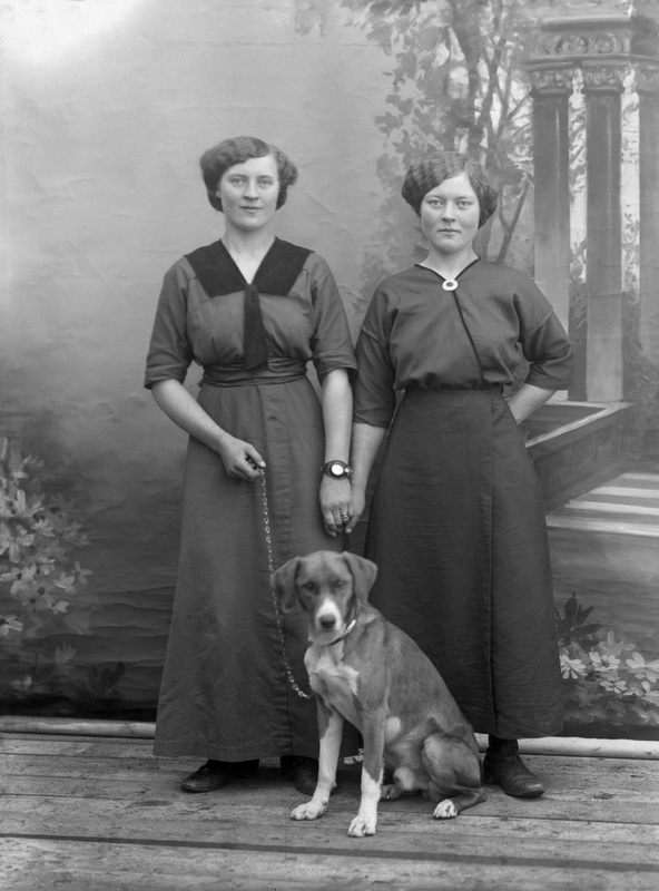Från vänster: Selma Karlsson, Krutträsk gift Bj...