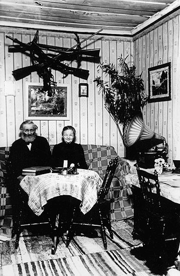 Alfred Persson Stenvall med hustrun Lisa, Nästa...