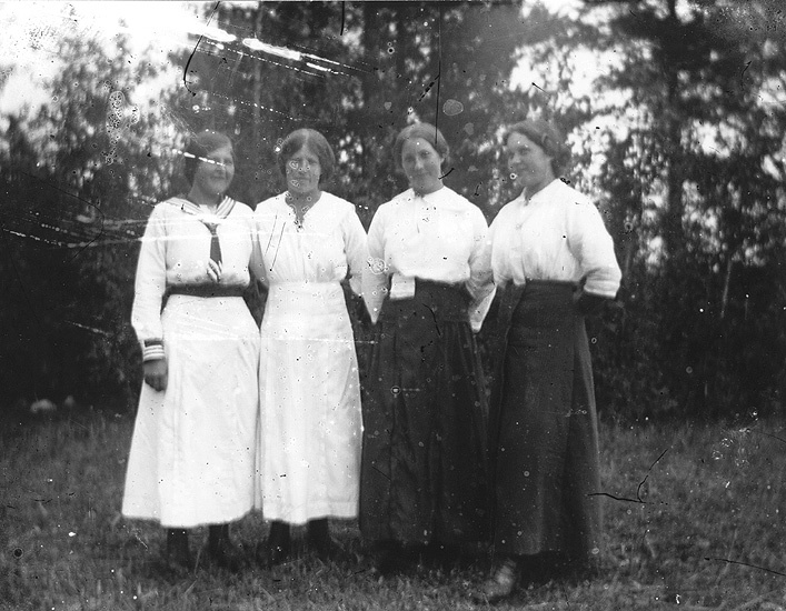 Från höger: Sally Vikström, Arksjö, Ingeborg Nä...