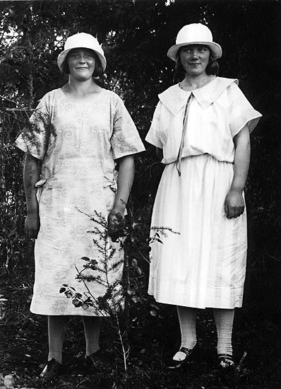 Nanny och Helga Lundkvist.