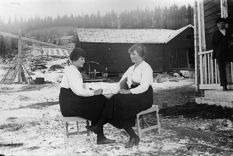 Olga och Helga Eliasson, Hunneberg omkring 1925.