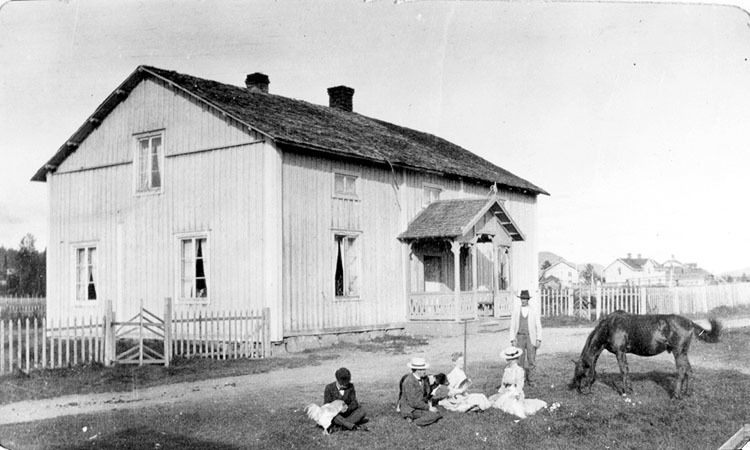 Häradsdommare P A Rådströms gård i Stensele 190...