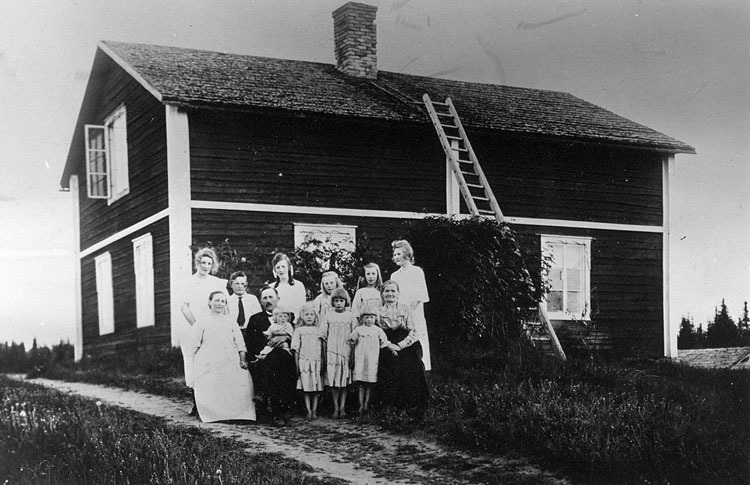 Utanför Ljungska hemmet, Lönnberg 1:1. 1926. Si...