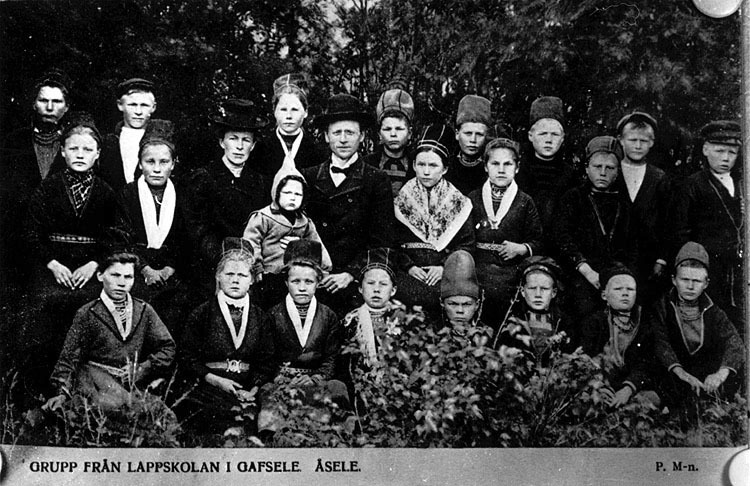 Gruppfoto från Lappskolan i Gavsele. 1: Paulinu...