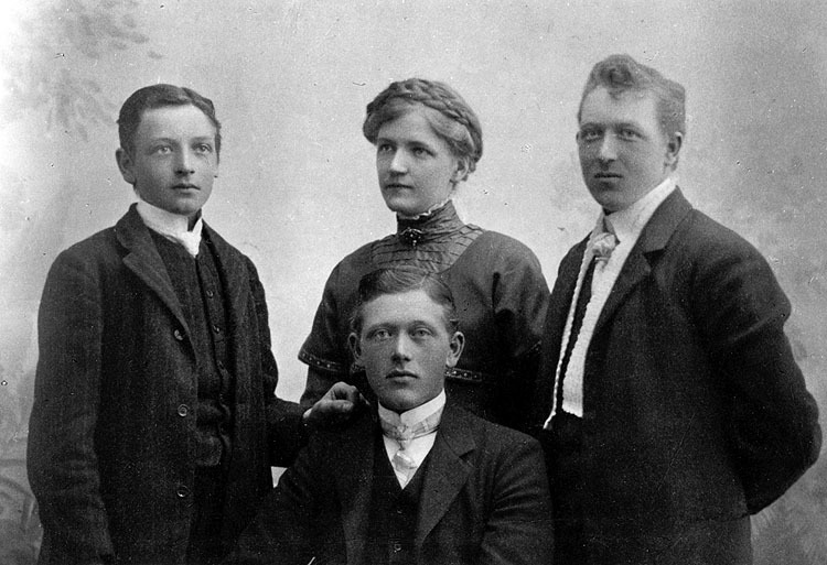 Syskonen Alfred, Gustav, Erik och Nannie Lundberg.