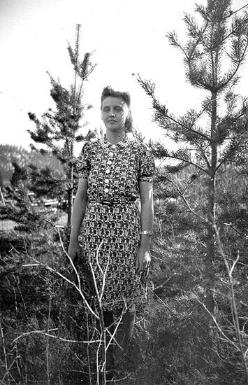 Varpsjö, 1943. Iris Nilsson, född 1925. Dotter ...