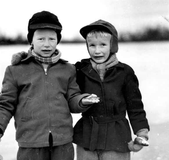 Storfiskare Lasse Grönlund och hans kusin, Åke ...