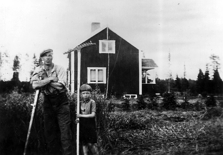 Elof Persson med sonen Sture året 1946.