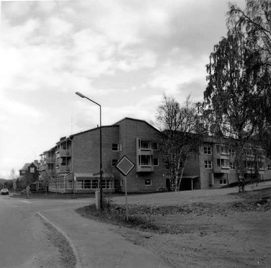 Servicehus, hörnet Hedlundavägen - Villarydsvägen.