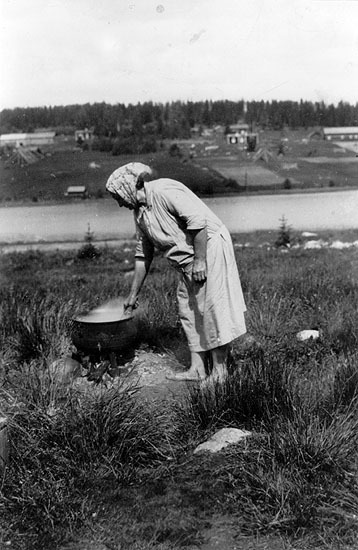 Tarasjönäs omkring 1925. Sara Brita, född 20/5,...