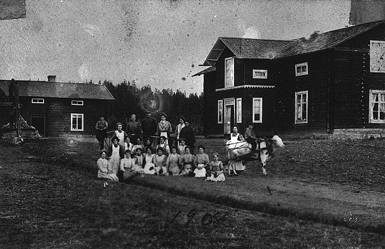 Skolkökskurs 1908 i Johan Israelssons gård (går...