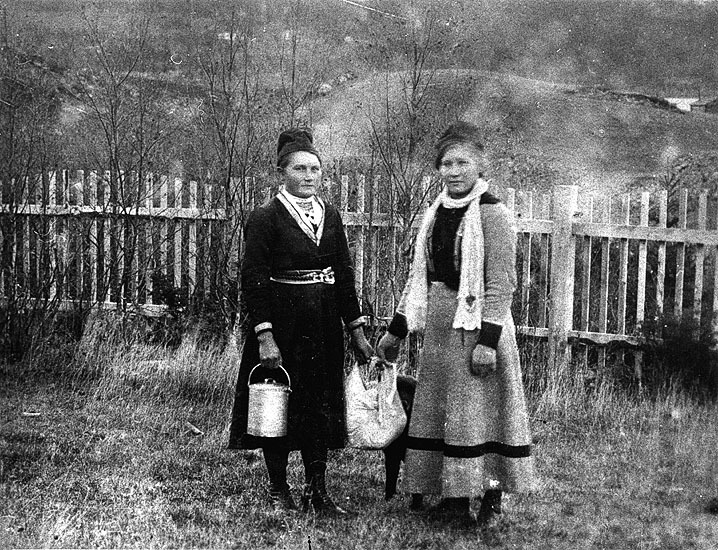 Ester Larsson och Anna Britta Högberg från Tjul...