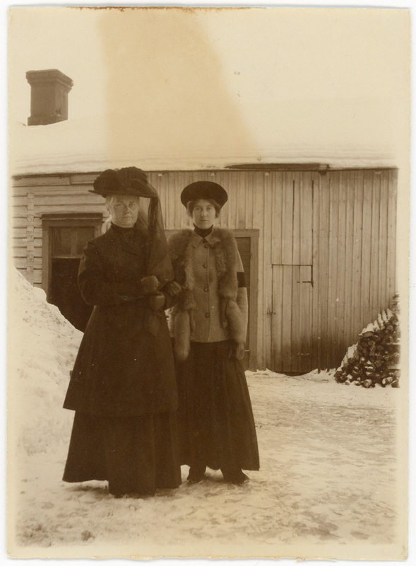 Maria Björkman och Agnes Stenberg, Lycksele, 1910.