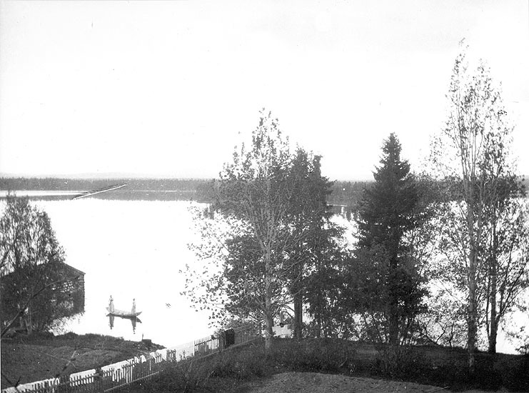 Utsikt över Stenselet från fru Lindahls gård.