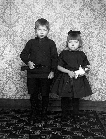 Oskar Nilssons barn Stig och Maggie, Välvsjölid...