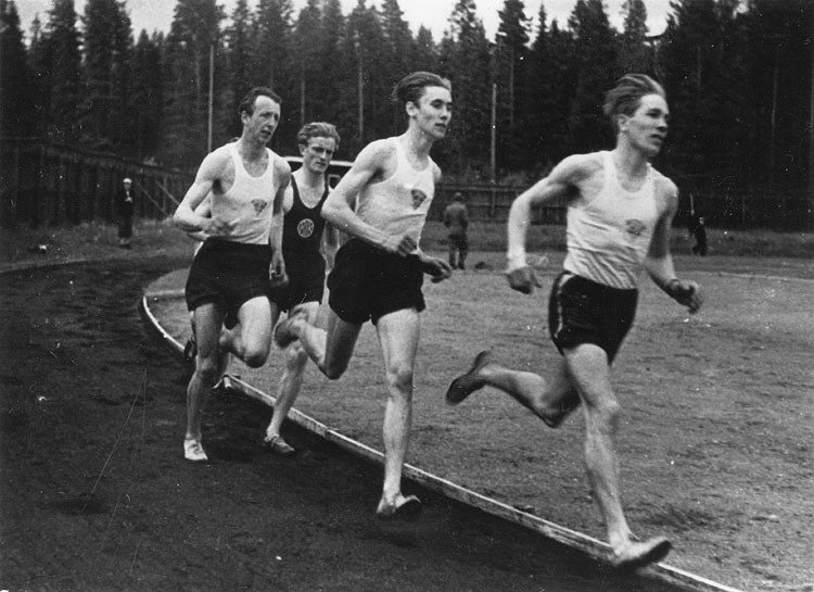 Tävlingar i Robertsfors på 1940-talet.