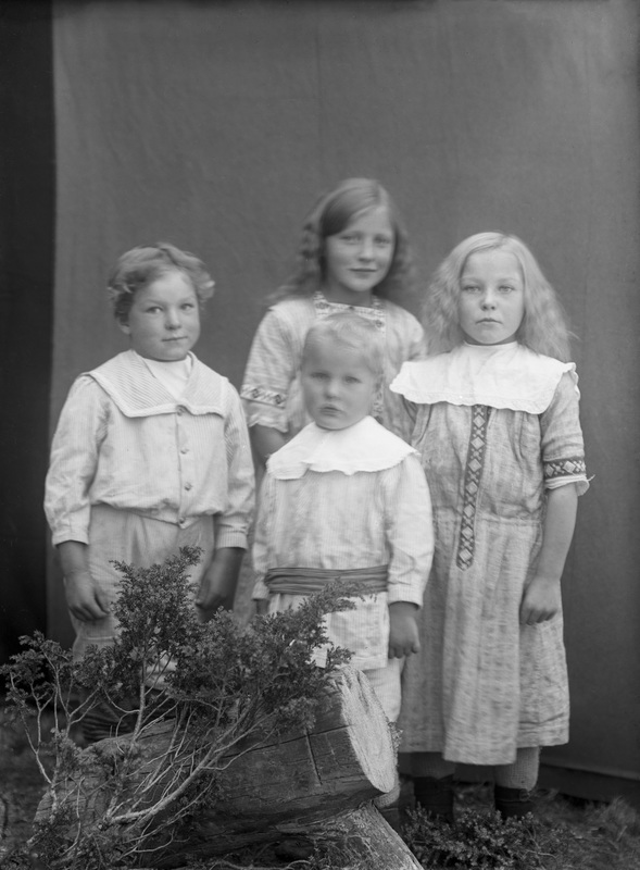 Barn till Ludvig Grundström, N. Ammarnäs. Gunna...