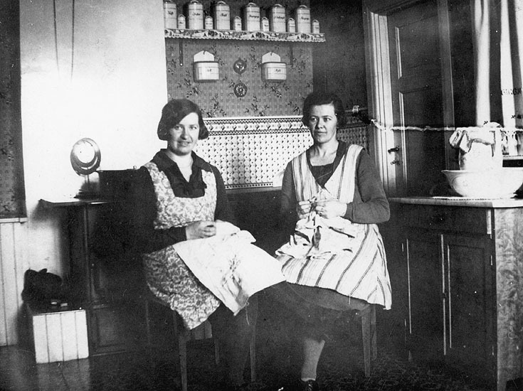 Systrarna Astrid och Hilma Andersson, ca 1930. ...