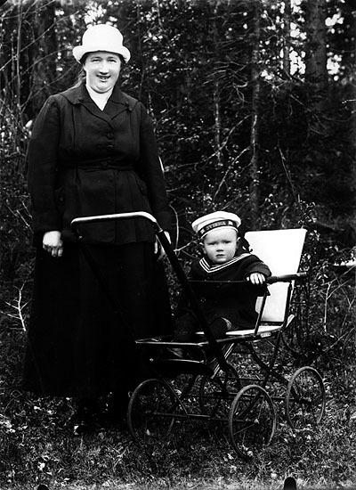 Ester Astergren, född 10/8 1888, död 26/7 1961,...