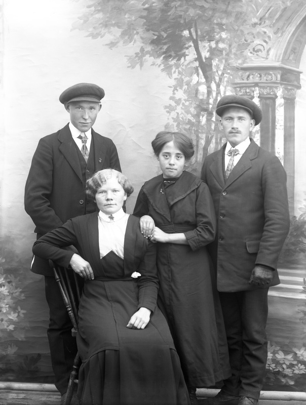 Från vänster: Albert Johansson, Karlsgård, Sofi...