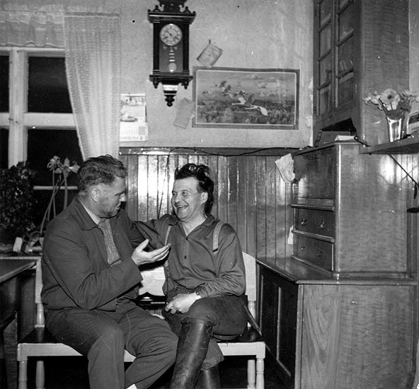 Edor Perssons kök, cirka 1958. Sittandes från v...