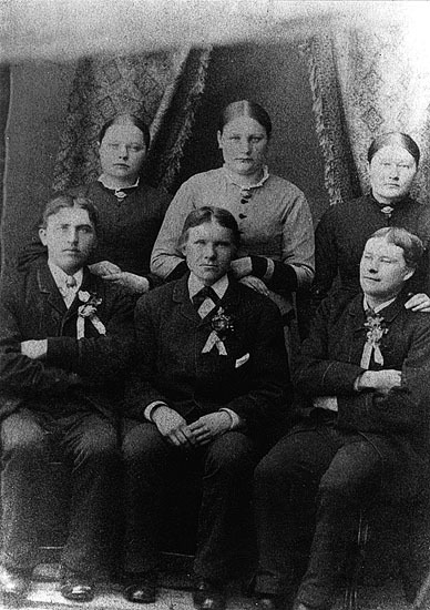 Från vänster stående: Anna Mikaelsson (född 187...