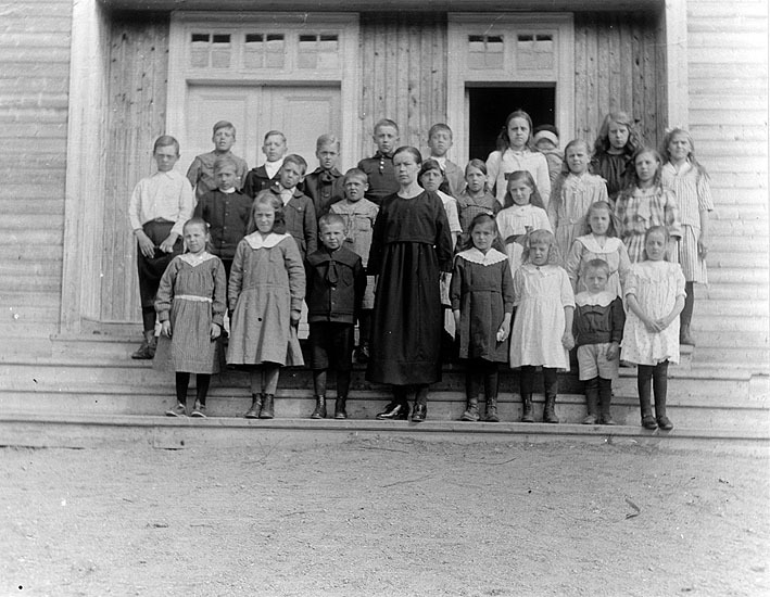 Skolklass i Välvsjöliden 1922-06-03.