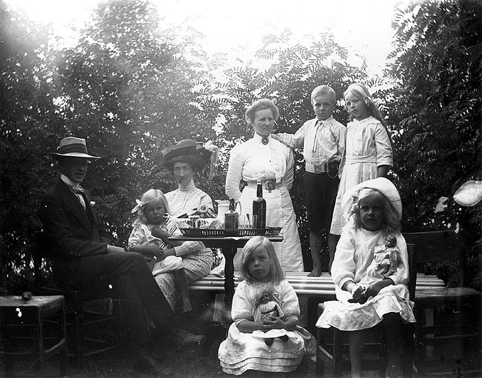 Familjen Wejdmarks. Kaffe i bersån 1912.