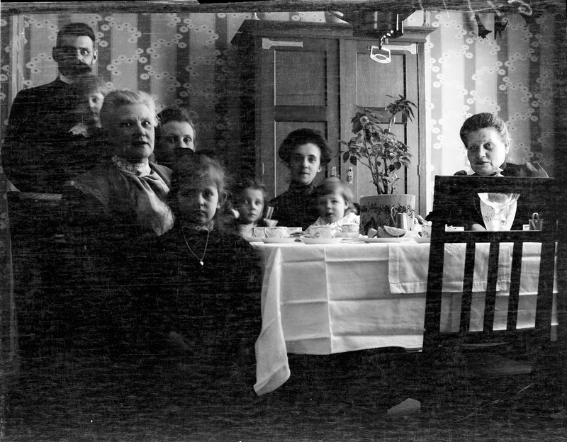 Hemma hos familjen Sjöstedts. Lycksele, 1912.