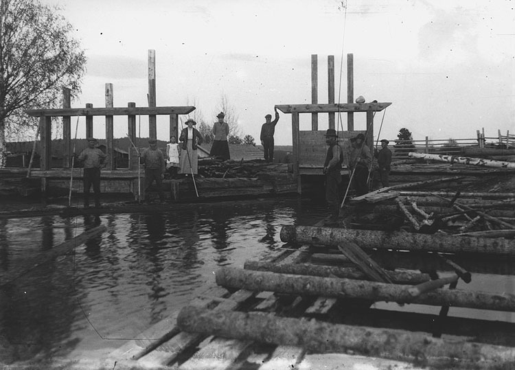 Flottning vid dammen i Balfors ca 1914-1915. 1....