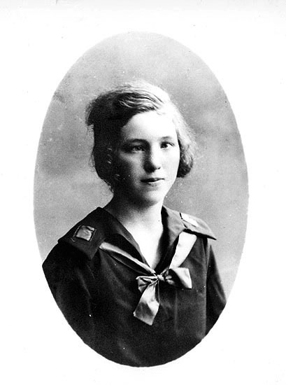 Nanny Kristina född Bäcklund, född 2/5 1905 gif...