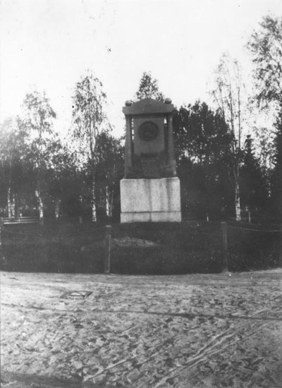 Döbelns park. Dunckers monument.