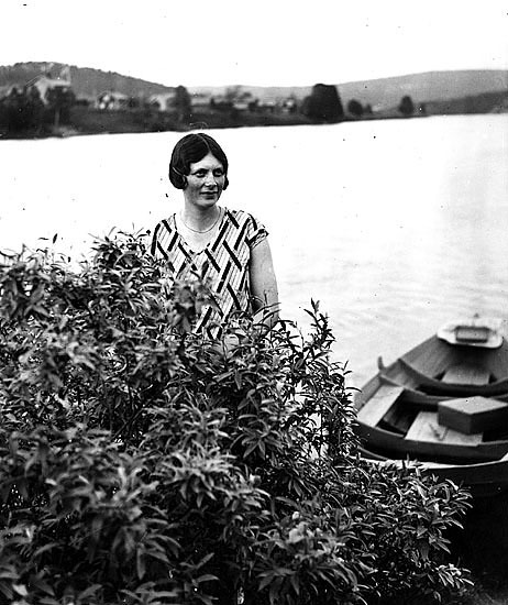 Mauritz hustru Gunborg Engman fotograferad år 1...
