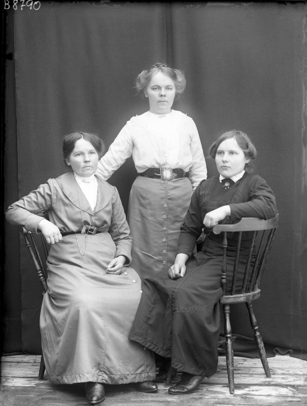 Från vänster: Karin Byström, Agnes Byström gift...